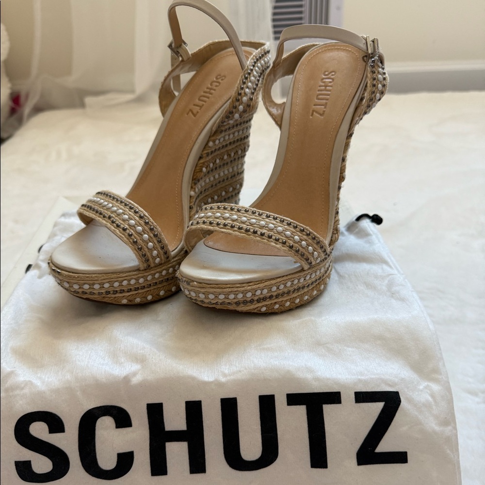 Schutz Pearl Wedges size 8(38)
